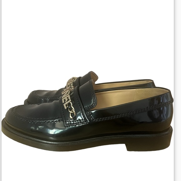 Pre owned in great condition Chanel black patent leather size 36.5 US - Picture 2 of 5